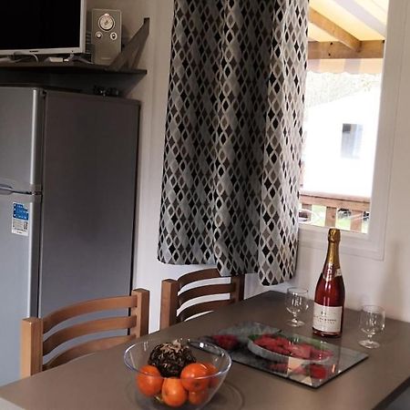 Bungalow de 2 chambres avec piscine partagee terrasse amenagee et wifi a Onzain Extérieur photo