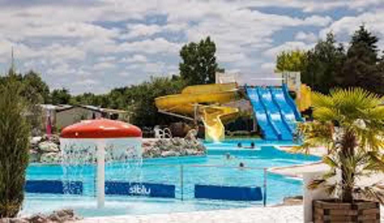 Bungalow de 2 chambres avec piscine partagee terrasse amenagee et wifi a Onzain Extérieur photo
